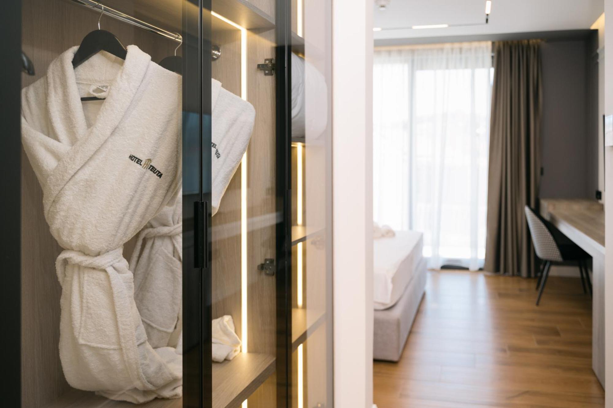Hotel Teuta Ulcinj Ngoại thất bức ảnh
